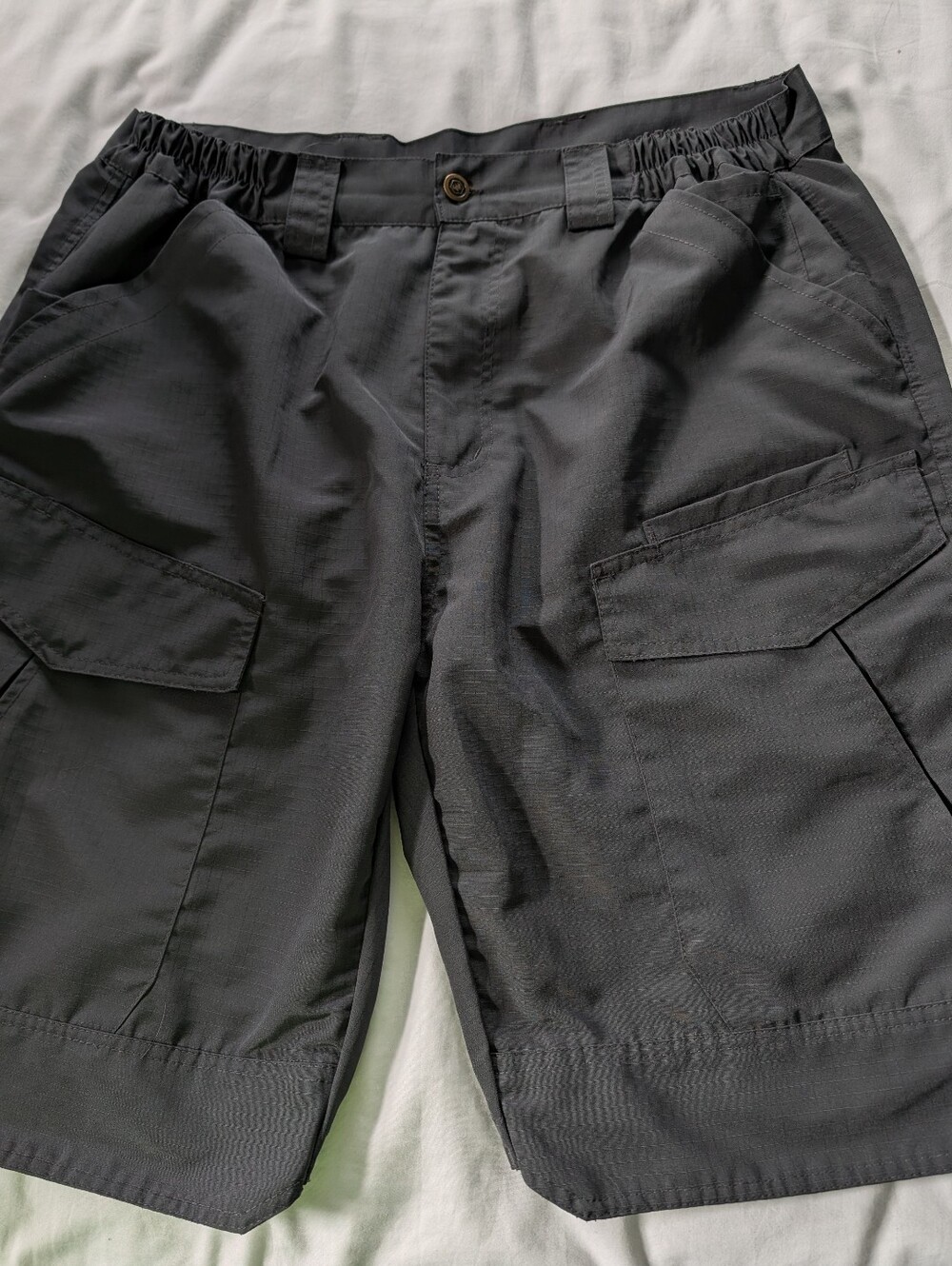 Tactical Shorts Mens Size XXL. Inseam 10". Button/Zip Closure.